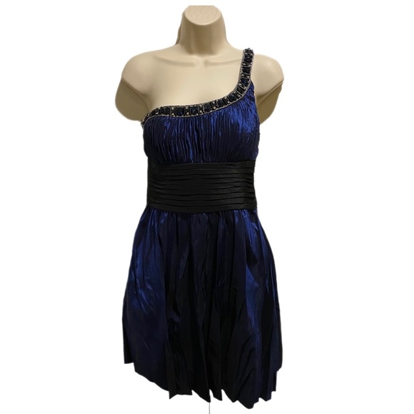 REVOLVE La Femme One Shoulder Dress, Party Prom Wedding Guest, Blue Fit & Flare - Picture 2 of 6